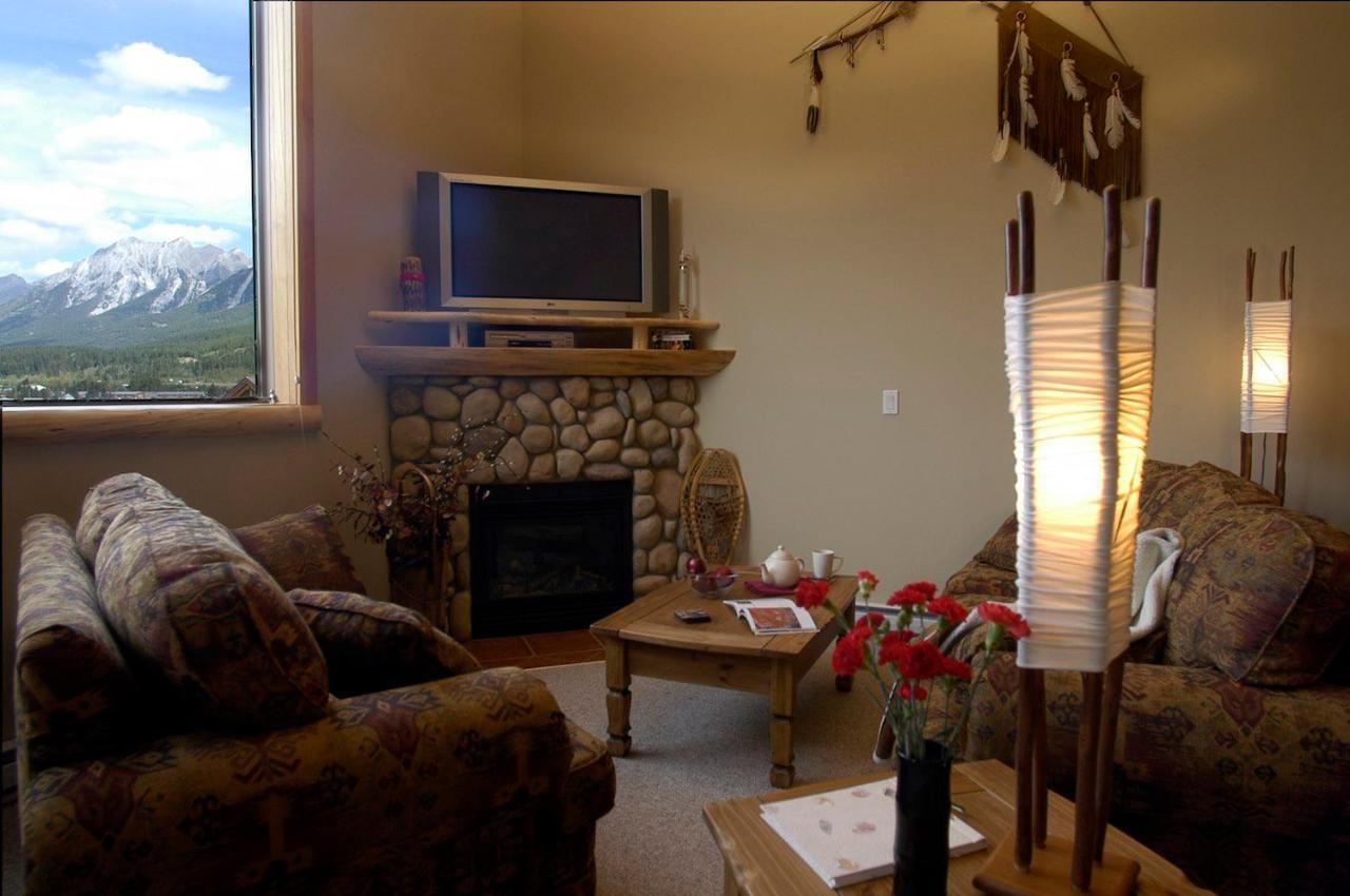 406, Indigenous Artefacts Apartment